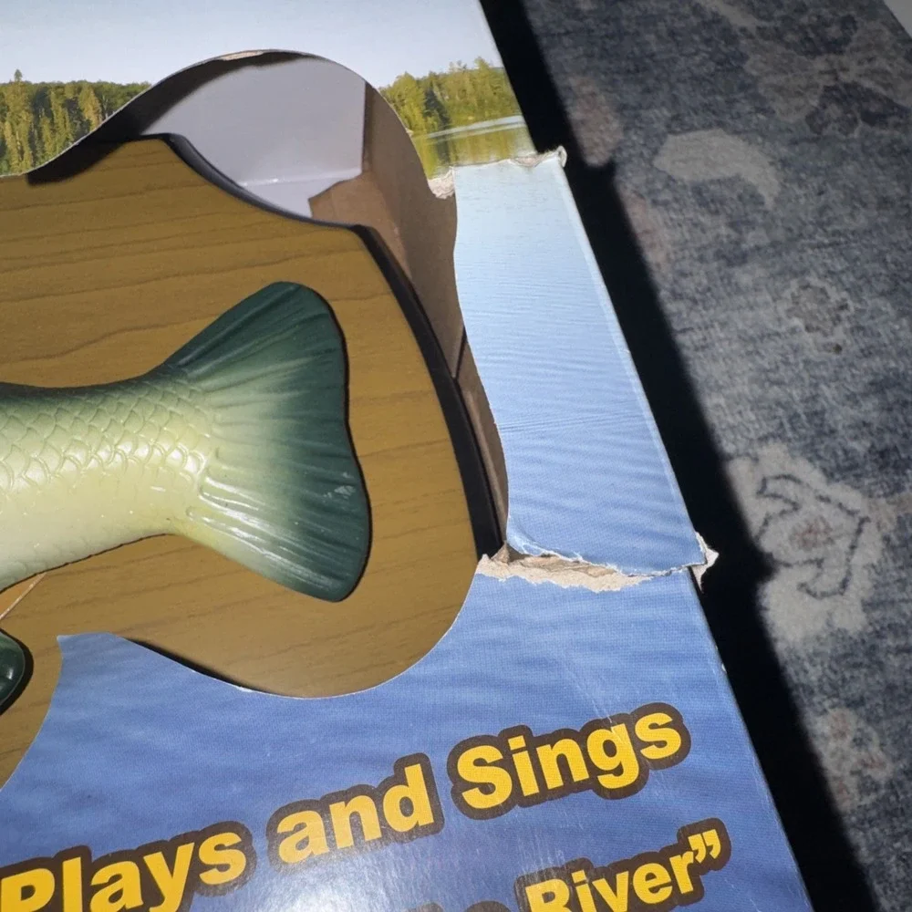 Big Mouth Billy Bass The Singing Sensation Singing Fish DOES NOT WORK PROPERLY